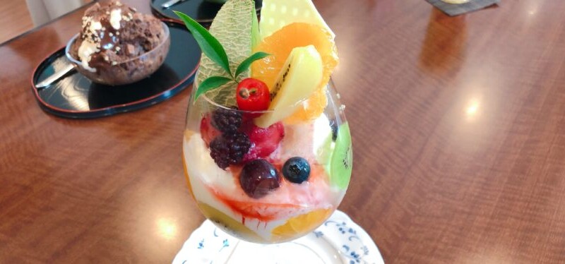 【鳥取市】「一善や」”シンプル”な空間で、フルーツたっぷりのパフェやランチがいただけるカフェ