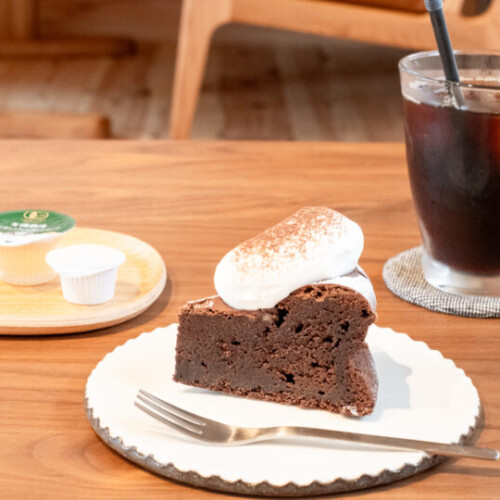 「ケーキセット（ガトーショコラ&アイスコーヒー）」¥700（税込）