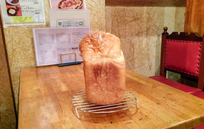 手作りパン。
