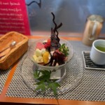 【米子市】「ヒロミ・スイーツカフェ」フルーツ盛りだくさんの贅沢パフェ！ぬいぐるみやお花に囲まれた可愛い店内