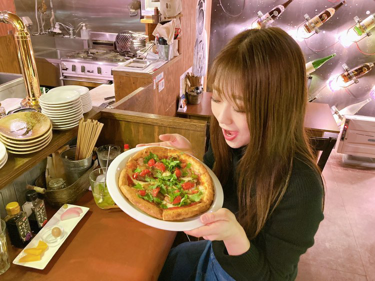 「パクチーとアンチョビのピザ」¥1,180