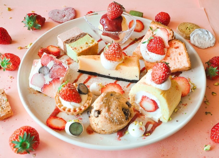 苺のケーキバイキング