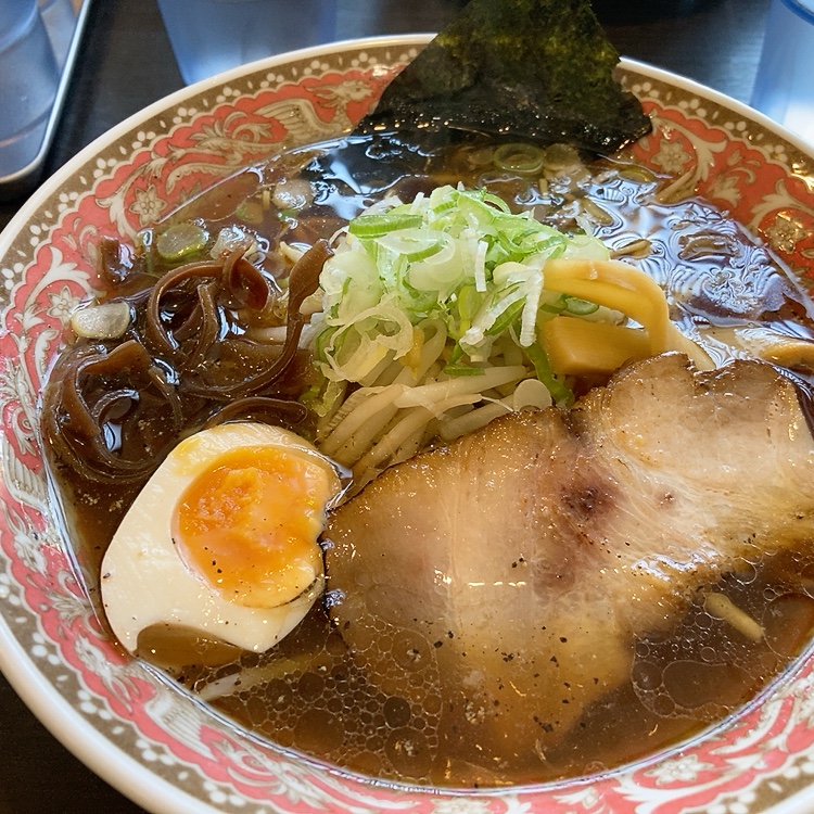 牛骨醤油ラーメン 780円