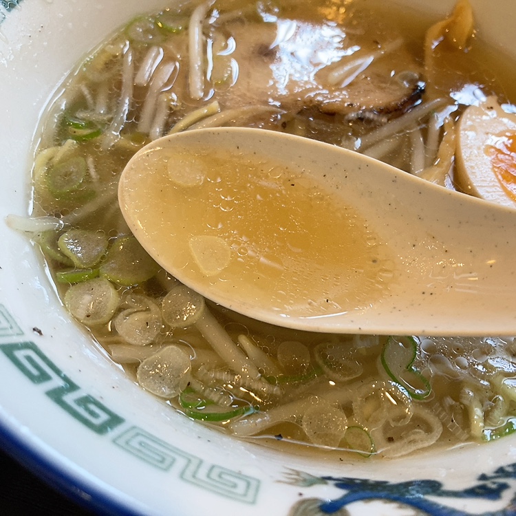 牛骨塩ラーメン 780円(並)