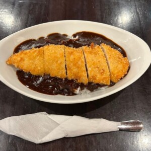 【鳥取市】喫茶ベニ屋｜サクサクのカツカレーが大人気！かき氷も有名な老舗喫茶店♪