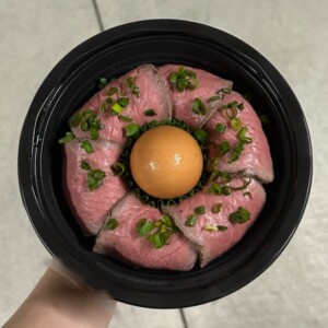 【鳥取市】イートイトウ｜ランチにぴったり！地元食材を使ったこだわりローストビーフ丼とカレー♪