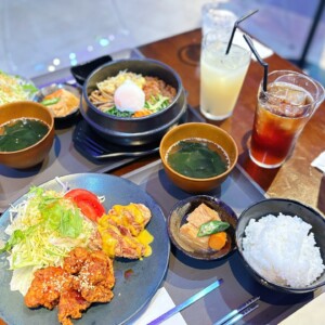 【鳥取市】Dining & Cafe Bar Break｜ランチも夜も楽しめる、ネオンが映える韓国料理店