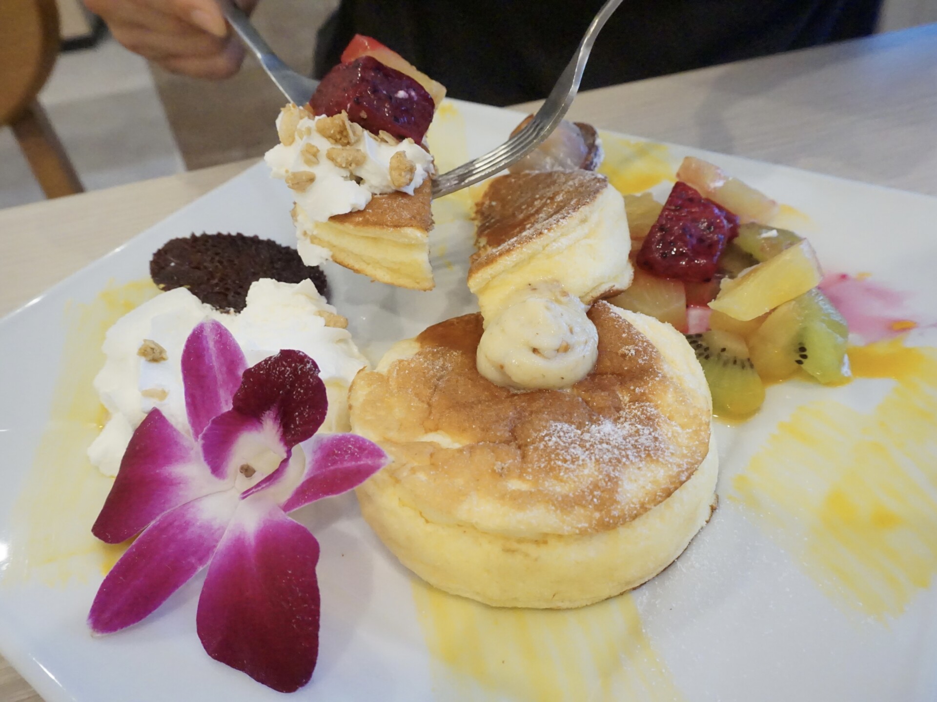 トッピングは季節ごとに変わる予定とのこと。 これからどんなパンケーキに出会えるのか、楽しみが広がります。