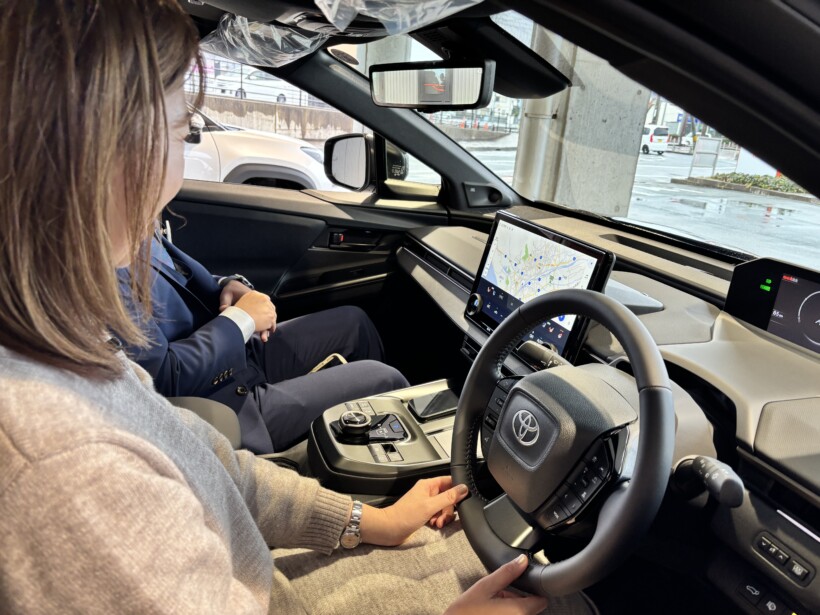 トヨタ bZ4X 外観（鳥取市内での試乗風景）