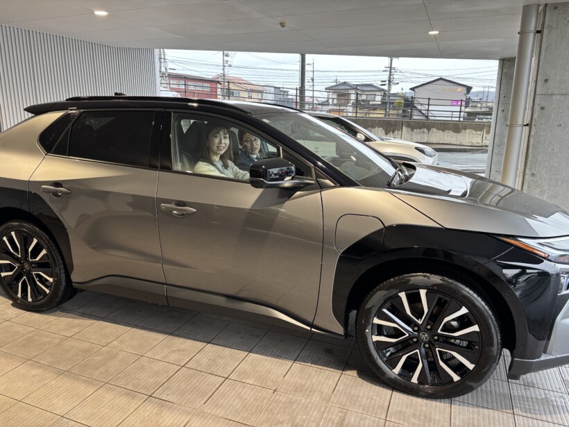 トヨタ bZ4X 外観（鳥取市内での試乗風景）