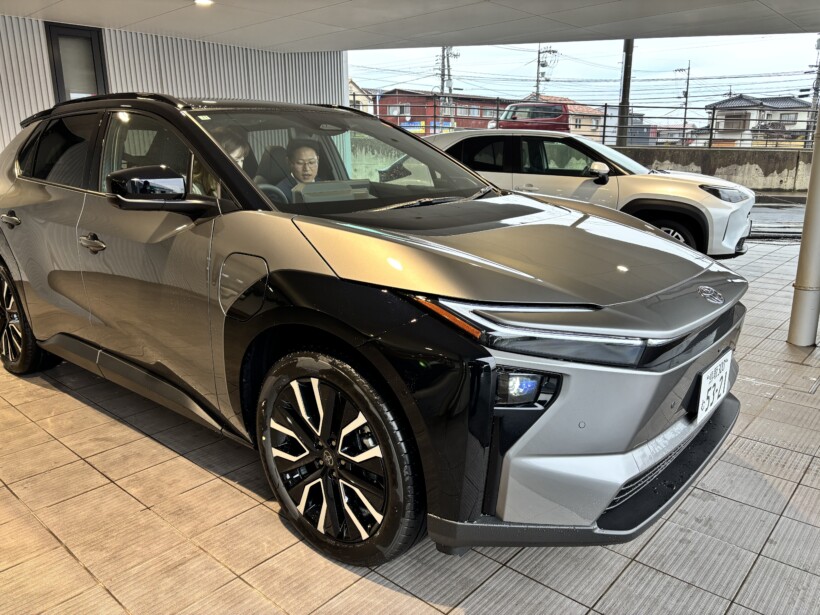トヨタ bZ4X 外観（鳥取市内での試乗風景）