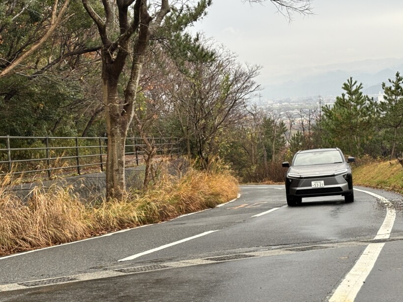 トヨタ bZ4X 外観（鳥取市内での試乗風景）