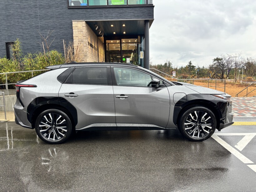 トヨタ bZ4X 外観（鳥取市内での試乗風景）