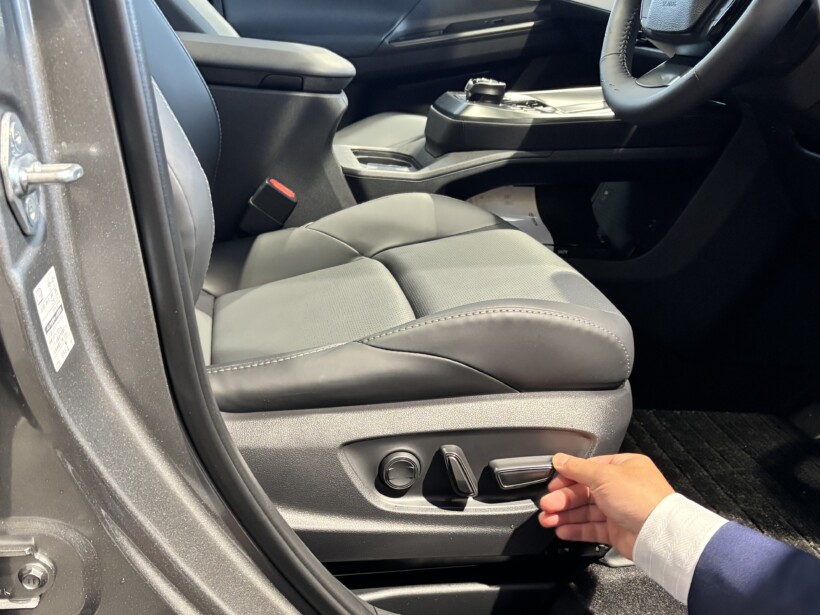 トヨタ bZ4X インテリア　室内