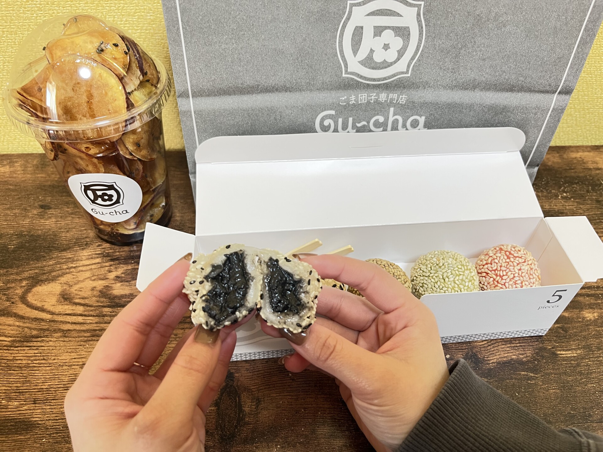 濃厚でコクがありながら、後味はすっきり。
重たさを感じさせないので、気づけばもう一つ手が伸びてしまう、そんなクセになる美味しさです。