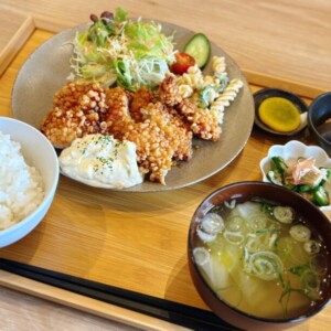【鳥取市】ランチ&ディナーMORE｜ボリューム満点！大山鶏のサクサクチキン南蛮定食が人気