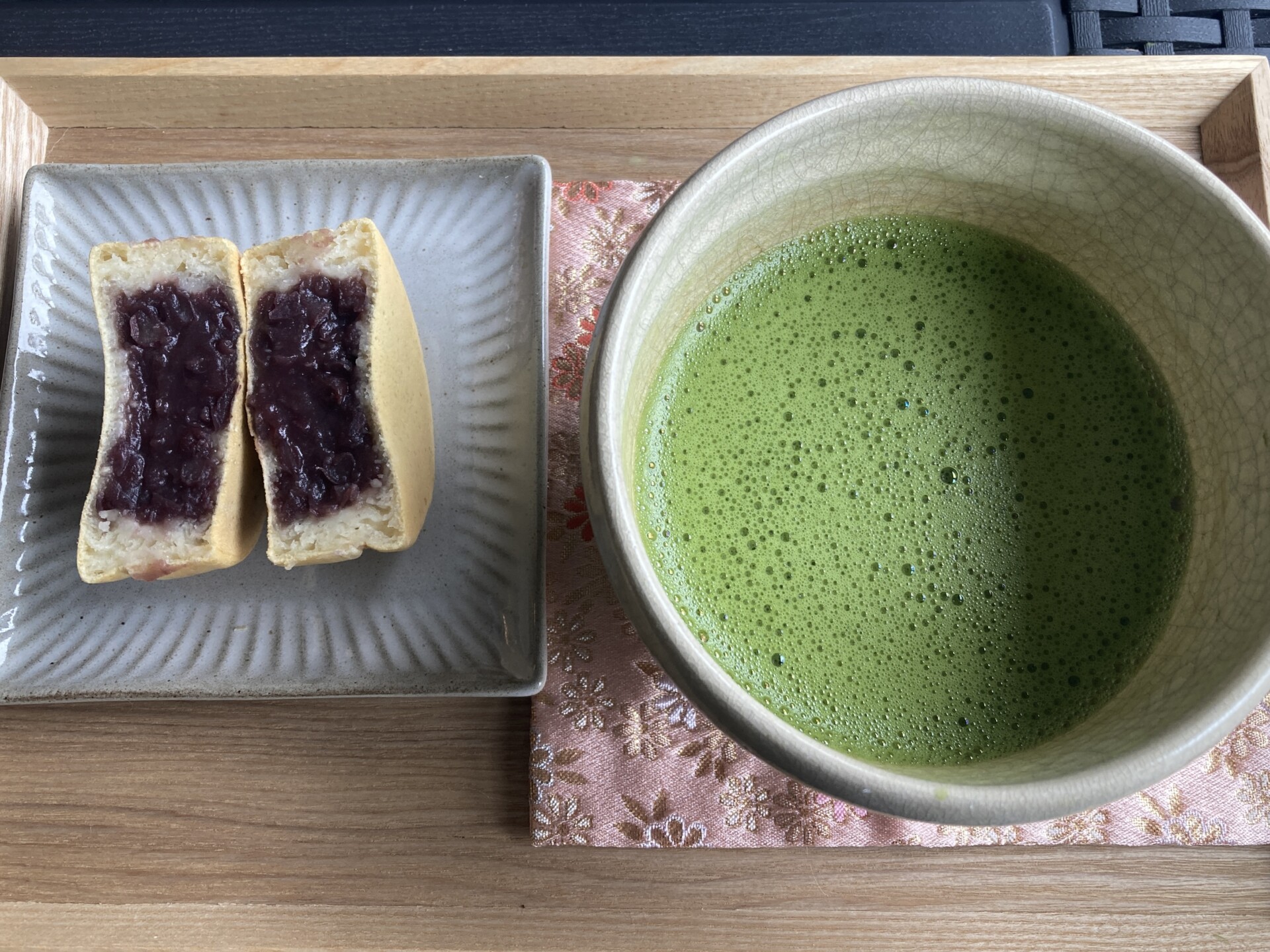 焼きたてはパリッと、時間が経つと中はもっちり食感。