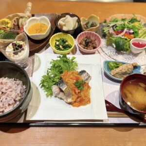 【倉吉市】kitchen和菜｜添加物不使用＆低GI！満足感たっぷりの人気スパイスカレーランチ