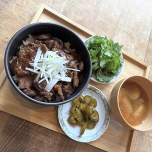 【鳥取】食堂&PUB(パブ)あひる｜鳥取駅近くで味わう、こだわり牛丼が絶品♪
