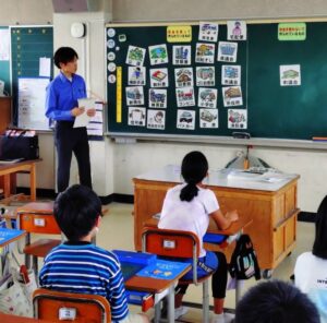 【活動報告】地元小学生に“税金の大切さ”を子どもたちに伝えました！租税教室の登壇レポート